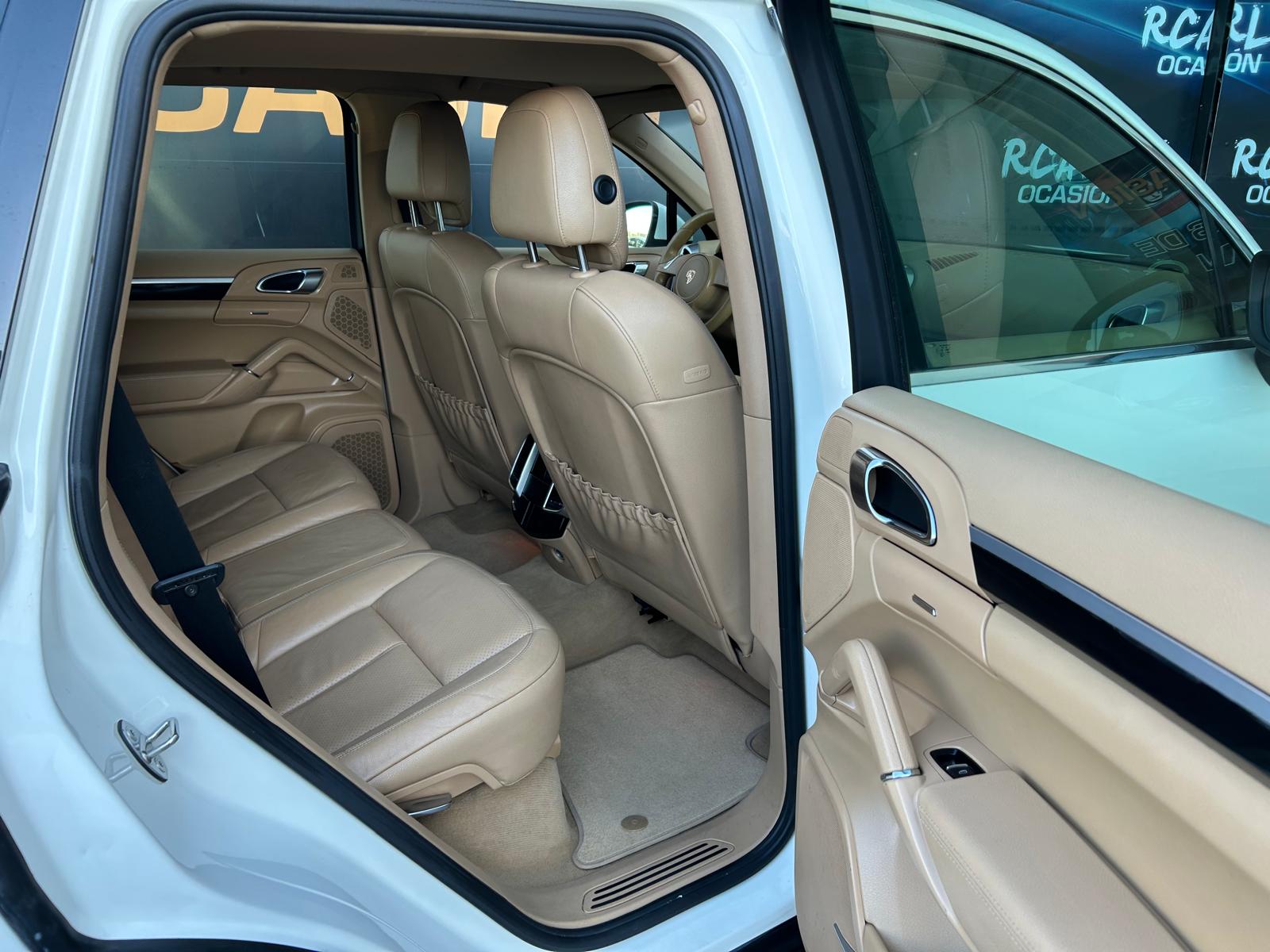 Porsche Cayenne (2)