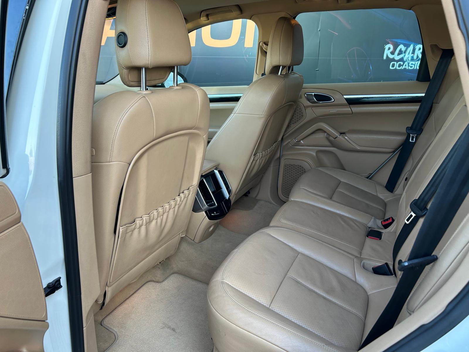 Porsche Cayenne (7)