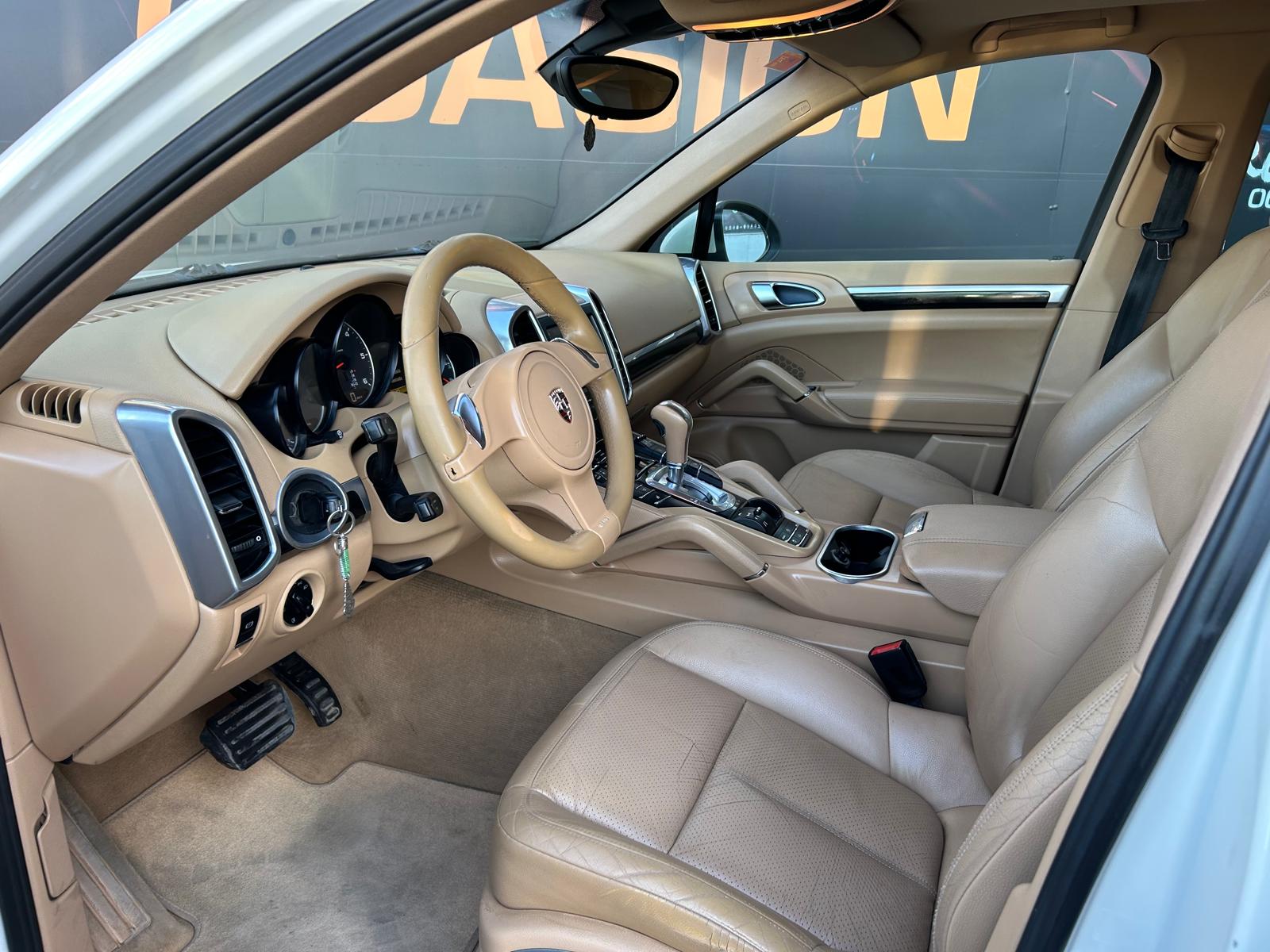 Porsche Cayenne (8)